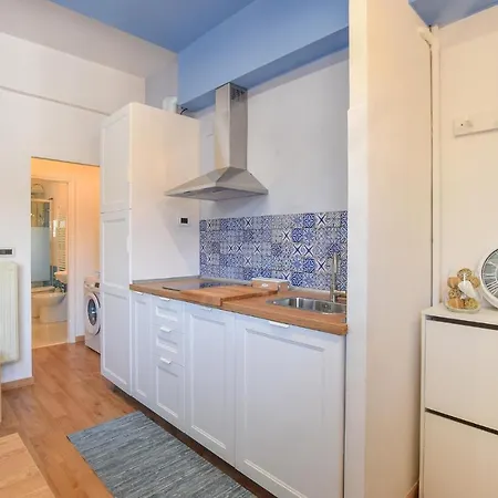 1 Bedroom Gorgeous Apartment In Rapallo Lägenhet