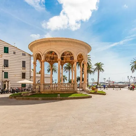 1 Bedroom Gorgeous Apartment In Rapallo Lägenhet *